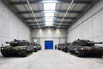 Xe tăng Leopard 2 tại nhà máy sản xuất vũ khí mới của nhà thầu quốc phòng Đức Rheinmetall vào ngày 122/2024 tại Unterluess, Đức (Ảnh: Getty)