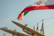 Tên lửa được trưng bày tại Quảng trường Azadi ở Tehran, Iran, trong cuộc mít tinh thường niên đánh dấu Cách mạng Hồi giáo 1979, ngày 11/2/2024 (Ảnh: Getty)