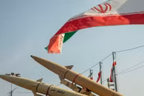 Tên lửa được trưng bày tại Quảng trường Azadi ở Tehran, Iran, trong cuộc mít tinh thường niên đánh dấu Cách mạng Hồi giáo 1979, ngày 11/2/2024 (Ảnh: Getty)