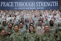 Quân nhân Mỹ tham dự cuộc họp với Tổng thống Donald Trump tại Căn cứ Không quân Al Udeid ở Doha, Qatar. Ảnh: Getty.