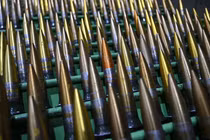 Hàng loạt đạn pháo 30 mm mô phỏng tại nhà máy Hanwha Aerospace ở Changwon, Hàn Quốc. Ảnh: AFP.