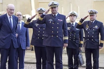 Tư lệnh Hải quân Ukraine, Phó Đô đốc Aleksey Neizhpapa (giữa phía trước) ở London, Vương quốc Anh ngày 11/12/2023 (Ảnh: Getty)