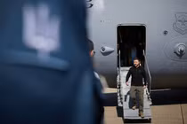 Tổng thống Ukraine Volodymyr Zelensky đến Pennsylvania vào tháng trước để thăm một nhà máy đạn dược (Ảnh: Getty)