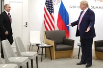 Tổng thống Nga Vladimir Putin gặp người đồng cấp Mỹ Donald Trump tại hội nghị thượng đỉnh G20 ở Osaka, Nhật Bản năm 2019. Ảnh: Getty.