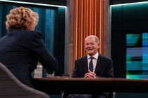 Thủ tướng Đức Olaf Scholz trong cuộc phỏng vấn trên kênh ARD vào ngày 10/11 (Ảnh: Getty)