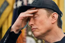 Ông Musk đã mất cả thảy 583 vệ tinh do bị rơi tính đến năm 2024. Ảnh: Reuters.