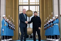 Tổng thống Thổ Nhĩ Kỳ Tayyip Erdogan chào đón Tổng thống Ukraine Volodymyr Zelensky tại Dinh Tổng thống ở Ankara, Thổ Nhĩ Kỳ, ngày 19/11. Ảnh: Reuters.