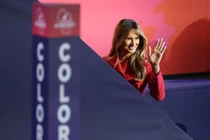 Bà Melania Trump vẫy tay chào người tham dự Đại hội toàn quốc của Đảng Cộng hòa vào tháng 7 (Ảnh: Getty)