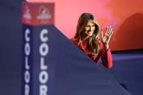 Bà Melania Trump vẫy tay chào người tham dự Đại hội toàn quốc của Đảng Cộng hòa vào tháng 7 (Ảnh: Getty)