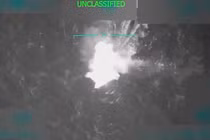 Một con tàu mà Tổng thống Mỹ Donald Trump cho là đang vận chuyển ma túy bất hợp pháp bị quân đội tấn công khi đang di chuyển ở phía nam vùng biển Caribe. Ảnh: Reuters.