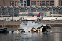 Các nỗ lực tìm kiếm và cứu hộ được thực hiện trên sông Potomac. Ảnh: Getty.