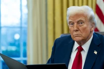 Tổng thống Mỹ Donald Trump đã ra lệnh áp thuế đối với hàng hóa của 3 đối tác thương mại lớn là Canada, Mexico và Trung Quốc. Ảnh: Guardian.