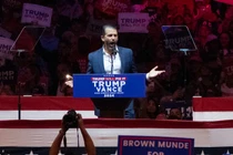 Ông Donald Trump Jr. phát biểu tại cuộc vận động tranh cử của cha mình, ông Donald Trump, ở New York, ngày 27/10 (Ảnh: Getty)
