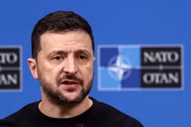 Tổng thống Ukraine Volodymyr Zelensky tham dự cuộc họp báo tại trụ sở NATO ở Brussels, Bỉ ngày 17/10 (Ảnh: Reuters)
