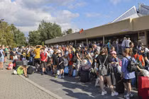 Người tị nạn Ukraine tại một nhà ga xe lửa ở Ba Lan vào tháng 8/2022 (ảnh: Getty)