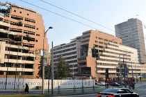 Phần còn lại của tòa nhà Bộ Quốc phòng ở Belgrade từng bị NATO ném bom năm 1999, ảnh chụp vào ngày 23/3/2015 (Ảnh: Getty)