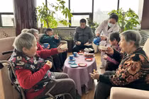 Nhiều doanh nghiệp Trung Quốc chuyển hướng sang các sản phẩm dành cho người già, trong bối cảnh già hóa dân số (Ảnh: SCMP)