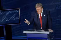 Cựu Tổng thống Mỹ Donald Trump tranh luận với Phó Tổng thống Mỹ Kamala Harris lần đầu tiên trong hôm 10/9 tại Philadelphia, Pennsylvania (Ảnh: Getty)