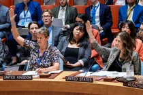 Các thành viên Hội đồng Bảo an LHQ bỏ phiếu chống lại nghị quyết dỡ bỏ vĩnh viễn các lệnh trừng phạt đối với Iran hôm 19/9. Ảnh: Reuters.