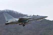 Một máy bay chiến đấu FA-50 của Không quân Hàn Quốc cất cánh tại một căn cứ không quân ở Wonju trong một cuộc tập trận không quân. Ảnh: AFP.