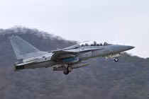 Một máy bay chiến đấu FA-50 của Không quân Hàn Quốc cất cánh tại một căn cứ không quân ở Wonju trong một cuộc tập trận không quân. Ảnh: AFP.