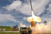 Mỹ đã sử dụng số lượng lớn tên lửa phòng không để hỗ trợ đồng minh Israel đánh chặn tên lửa và máy bay không người lái của Iran và các lực lượng thân Iran (Ảnh: WSJ)