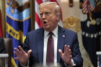 Tổng thống Mỹ Donald Trump tại cuộc họp nội các ở Nhà Trắng, Washington, DC, ngày 26/8. Ảnh: Getty.