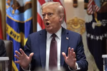 Tổng thống Mỹ Donald Trump tại cuộc họp nội các ở Nhà Trắng, Washington, DC, ngày 26/8. Ảnh: Getty.