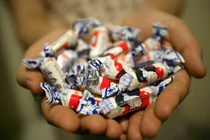 Kẹo kem thỏ trắng rất phổ biến ở Hong Kong vào dịp Tết Nguyên Đán (Ảnh: EPA)