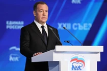 Phó Chủ tịch Hội đồng An ninh Nga và lãnh đạo đảng Nước Nga Thống nhất Dmitry Medvedev phát biểu hôm 14/12. Ảnh: Sputnik.