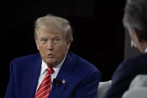 Cựu Tổng thống Mỹ Donald Trump yêu cầu Hàn Quốc chi thêm tiền cho quân đồn trú Mỹ (Ảnh: Newsweek)