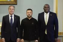 Ngoại trưởng Mỹ Antony Blinken và Ngoại trưởng Anh David Lammy gặp Tổng thống Ukraine Volodymyr Zelensky tại Kiev, ngày 11/9 (Ảnh: RT)