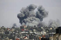 Một cuộc oanh tạc của Israel ở phía đông Rafah ở phía nam Dải Gaza (Ảnh: AFP)
