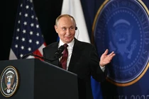 Tổng thống Nga Vladimir Putin tại cuộc họp báo chung với Tổng thống Mỹ Donald Trump. Ảnh: AFP.