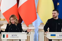 Thủ tướng Italy Giorgia Meloni và nhà lãnh đạo Ukraine Vladimir Zelensky tổ chức họp báo ở Kiev ngày 24/2 (Ảnh: Getty)