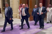 Phái đoàn Nga xuất hiện sau cuộc đàm phán Mỹ-Nga tại Riyadh, Arab Saudi ngày 24/3. Ảnh: Sputnik.