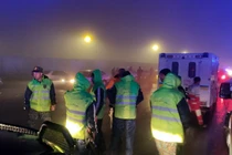 Các đội cứu hộ tham gia vào nỗ lực tìm kiếm máy bay chở Tổng thống Iran Ibrahim Raisi (Ảnh: IRNA)