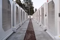 Một "công viên pin" tại địa điểm không xác định ở Ukraine. Ảnh: WSJ.