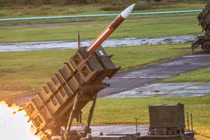 Cảnh phóng tên lửa đất đối không từ hệ thống Patriot. Ảnh: MW.