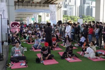 Cuộc thi này còn là nghệ thuật trình diễn thể hiện “sự tương phản trực quan giữa một nhóm không làm gì và một nhóm bận rộn” (Ảnh: CNN)