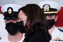 Phó Tổng thống Mỹ Kamala Harris thăm tàu USS Tulsa ở Singapore hôm đầu tuần này (Ảnh: Reuters)