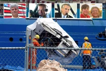 Nhiều phần nghi là thi thể người được tìm thấy cùng mảnh vỡ tàu Titan (Ảnh: Independent)