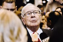 Warren Buffett cùng lãnh đạo 5 tập đoàn lớn của Nhật Bản đã có cuộc thảo luận tại khách sạn Four Seasons, Tokyo (Ảnh: Bloomberg)