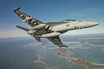Máy bay F/A-18 có thể mang bom StormBreaker. Ảnh: Hải quân Mỹ.