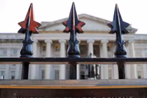 Bộ Tài chính Mỹ công bố lớp lệnh trừng phạt mới nhằm vào Nga (Ảnh: AP)