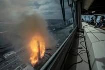 Tàu HNLMS De Ruyter phóng tên lửa Tomahawk ngoài khơi bờ biển Norfolk, Virginia, Mỹ vào ngày 11/3. Ảnh: BQP Hà Lan.