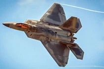 Một chiếc F-22 Raptor của Không quân Mỹ trong quá trình bay. Ảnh: US Air Force.