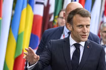 Tổng thống Pháp Emmanuel Macron đến hội nghị về Ukraine hôm 15/6 ở Thụy Sĩ (Ảnh: Getty)