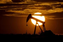 Nhu cầu dầu khí toàn thế giới đã giảm mạnh trong bối cảnh đại dịch COVID-19 (Ảnh: AP)