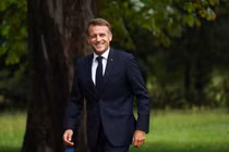 Tổng thống Pháp Emmanuel Macron đến dự hội đàm song phương với Thủ tướng Đức Friedrich Merz tại Villa Borsig ở Berlin, Đức ngày 23/7. Ảnh: Reuters.